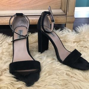 Block heel sandal